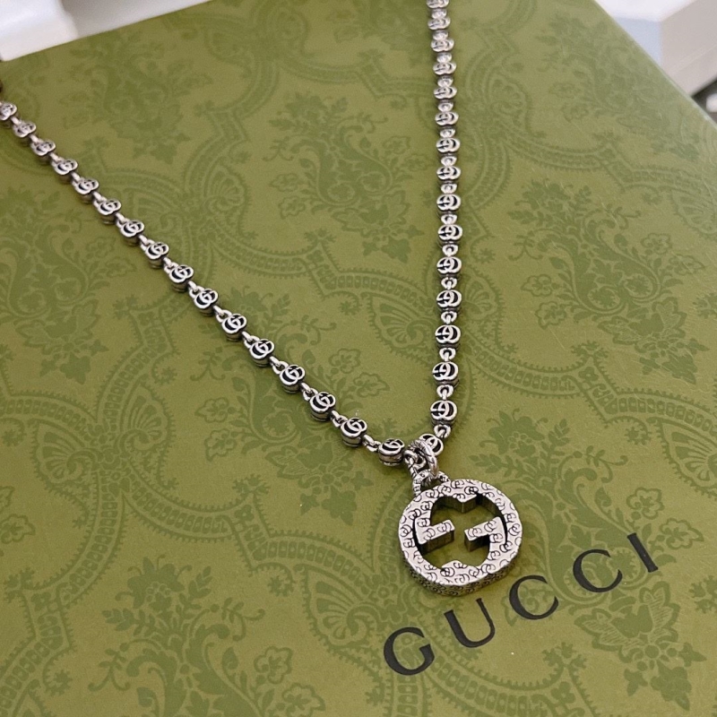 G*u*i necklaces